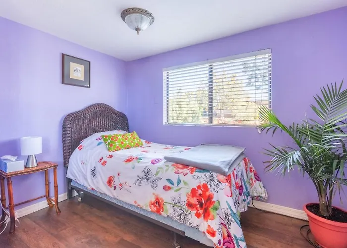 Spacious House With Hot Tub Spa, To Enjoy Red Rock View, Near Amitabha Stupa, And Trails Holiday home