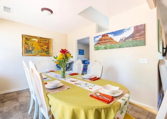 Holiday home Spacious House With Hot Tub Spa, To Enjoy Red Rock View, Near Amitabha Stupa, And Trails Sedona